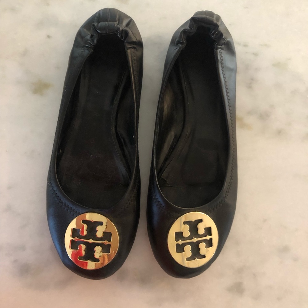 Tory Burch Black Flats Shoes size 7 gold logo